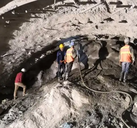 松山湖管委会拱顶带模注浆料的施工流程及注意事项